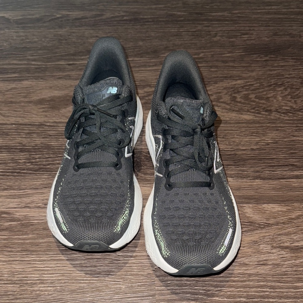 New Balance Grey Athletic Shoes with Mesh Upper and Cushioned Sole